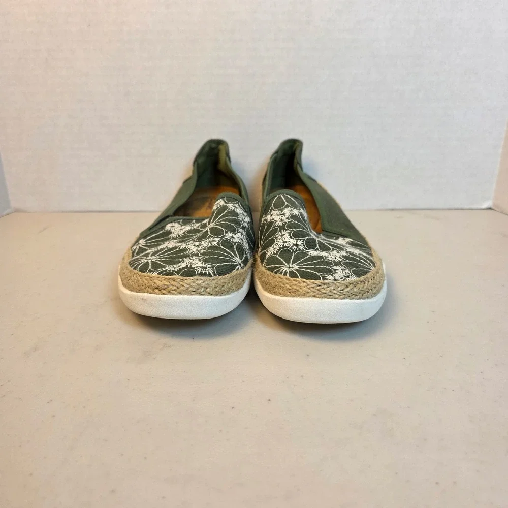 Clarks Collection Slip Ons Womens 7 Olive Green Floral Embroidered Espadrille‎